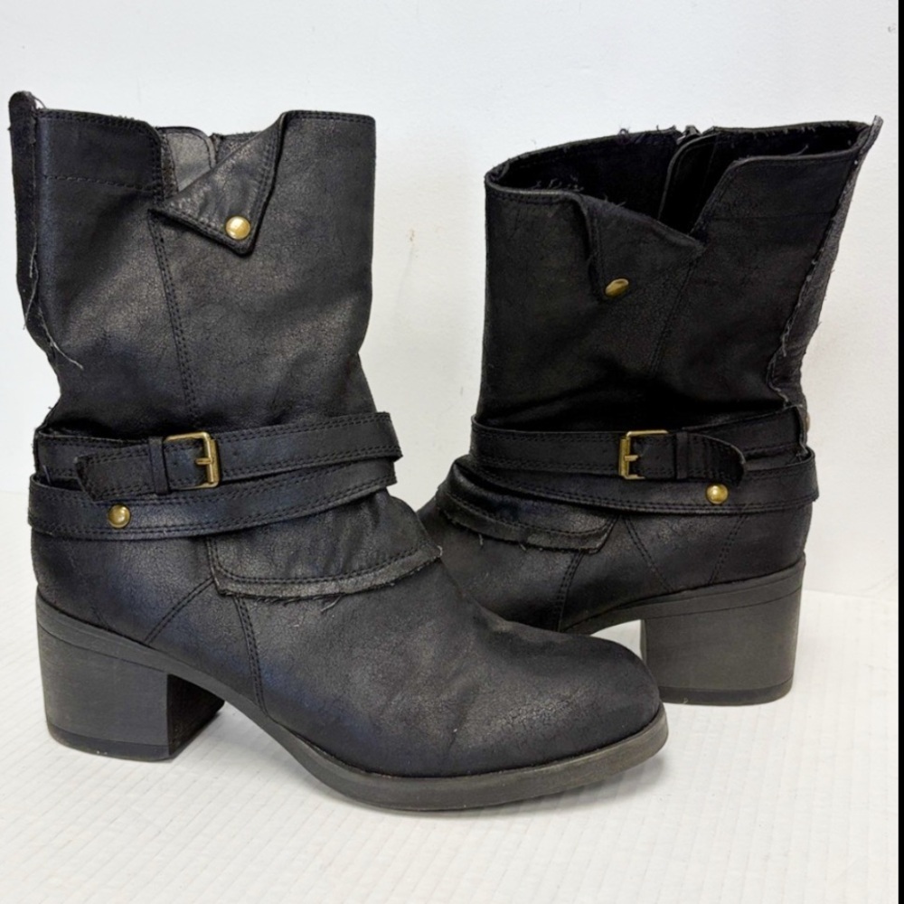 Mia Santiago black boots
